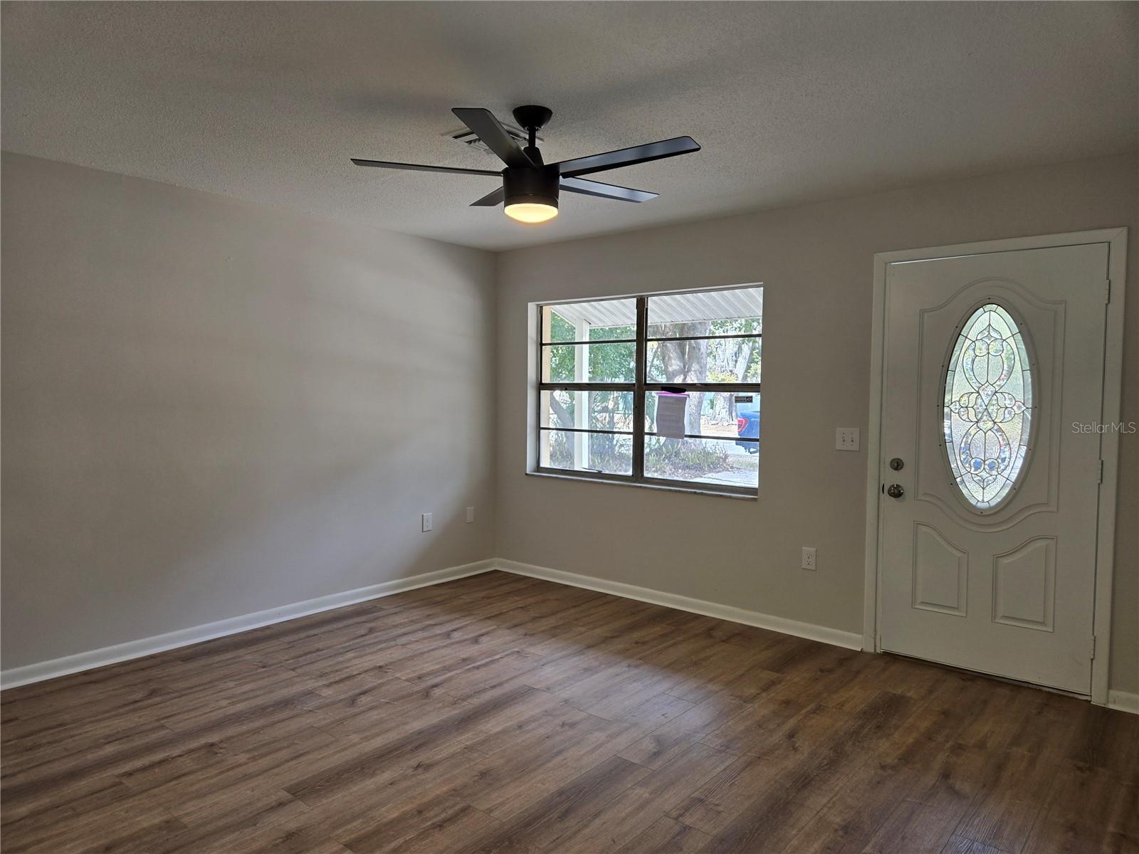 Image 11 of 30 For 2204 6th Street