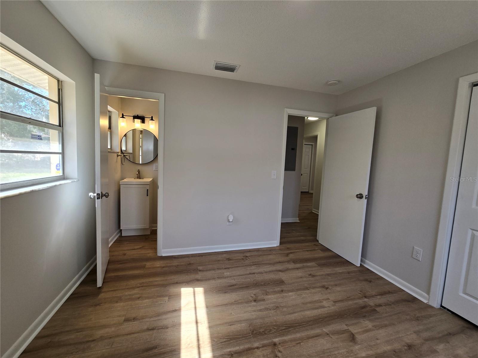 Image 22 of 30 For 2204 6th Street