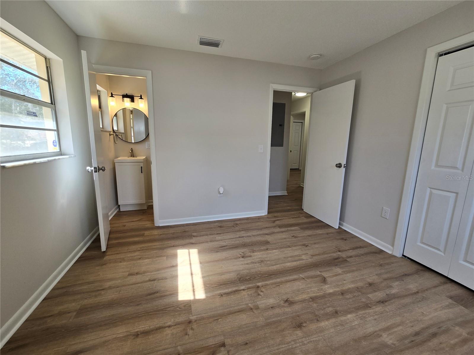 Image 23 of 30 For 2204 6th Street