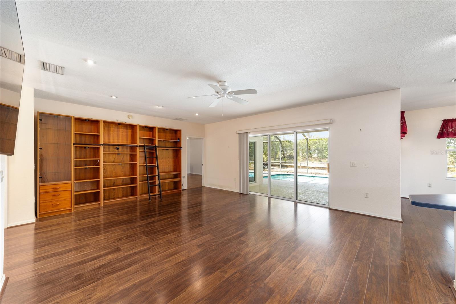 Image 11 of 53 For 19421 100th Loop