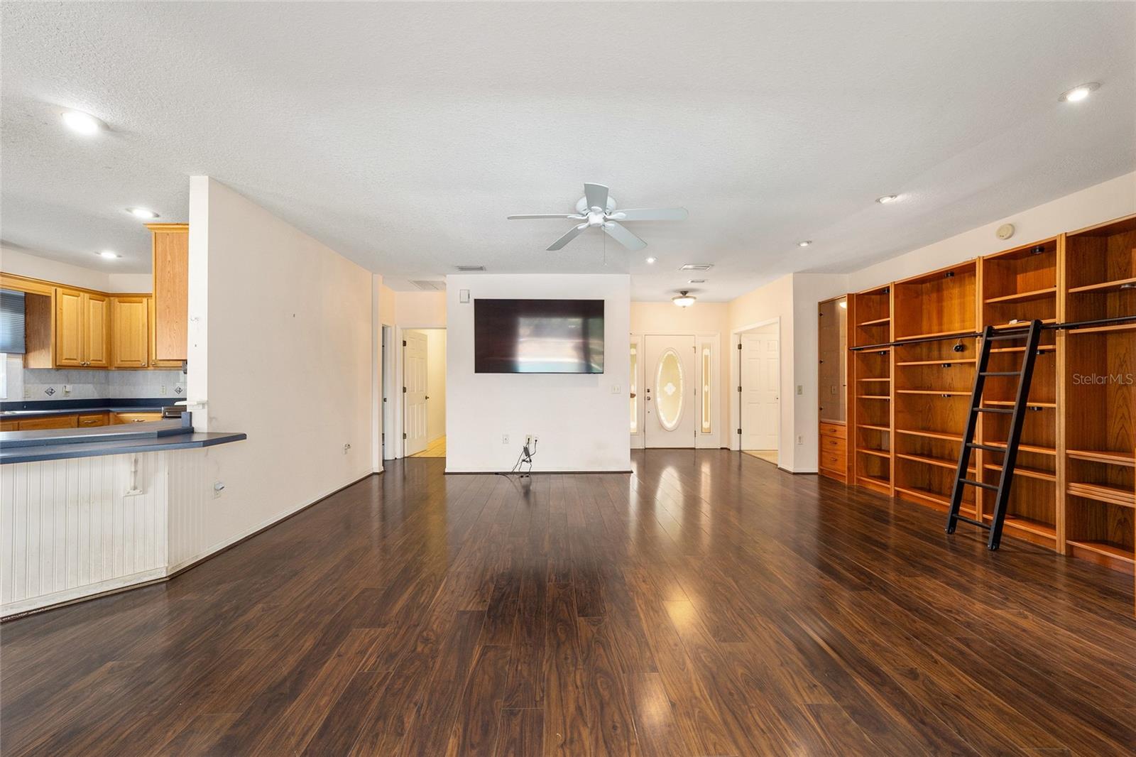 Image 12 of 53 For 19421 100th Loop