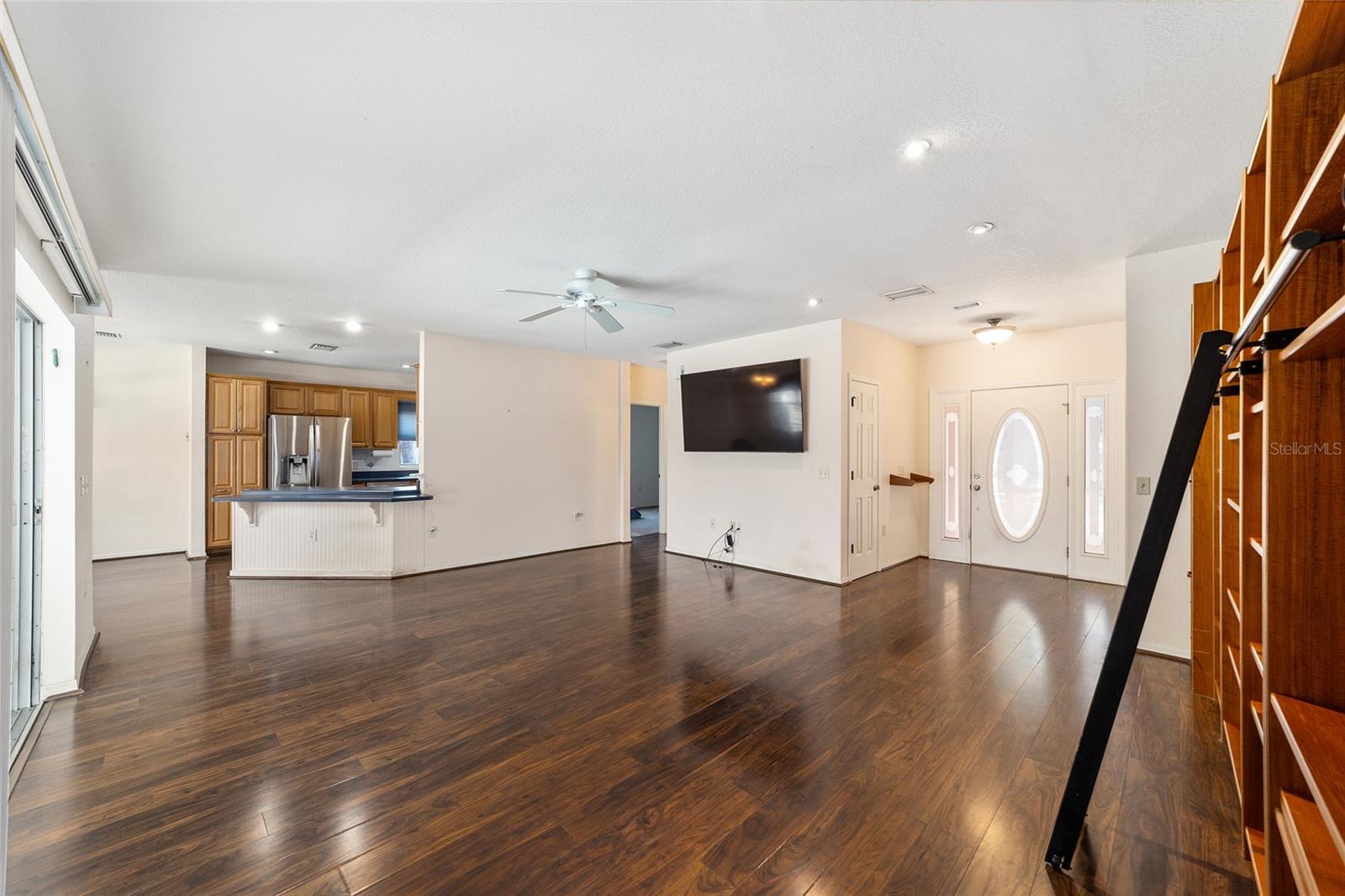 Image 14 of 53 For 19421 100th Loop