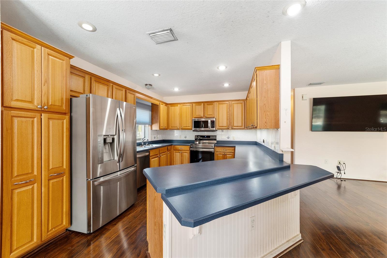 Image 19 of 53 For 19421 100th Loop