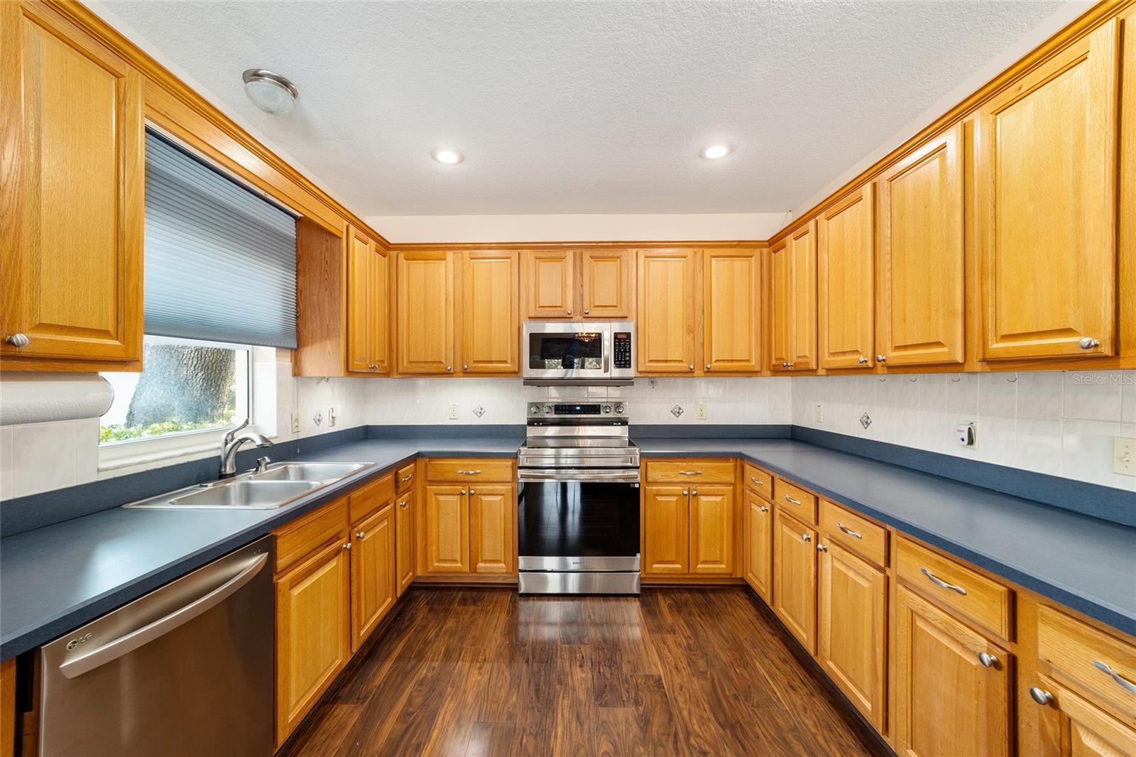 Image 21 of 53 For 19421 100th Loop