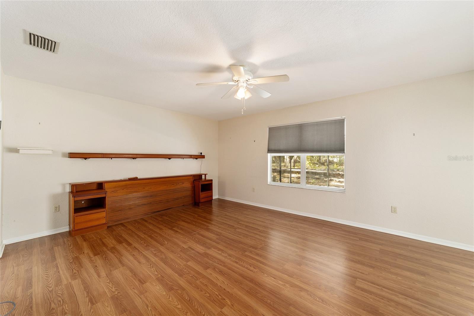 Image 24 of 53 For 19421 100th Loop