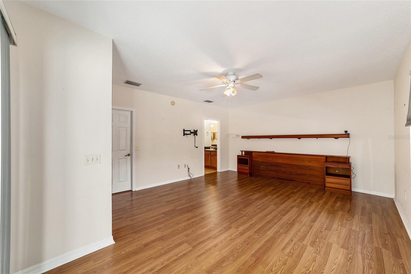 Image 25 of 53 For 19421 100th Loop