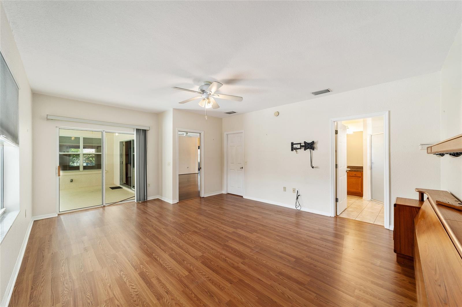 Image 26 of 53 For 19421 100th Loop