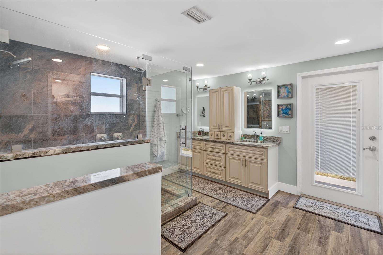 Image 24 of 41 For 1115 Kingsbay Drive