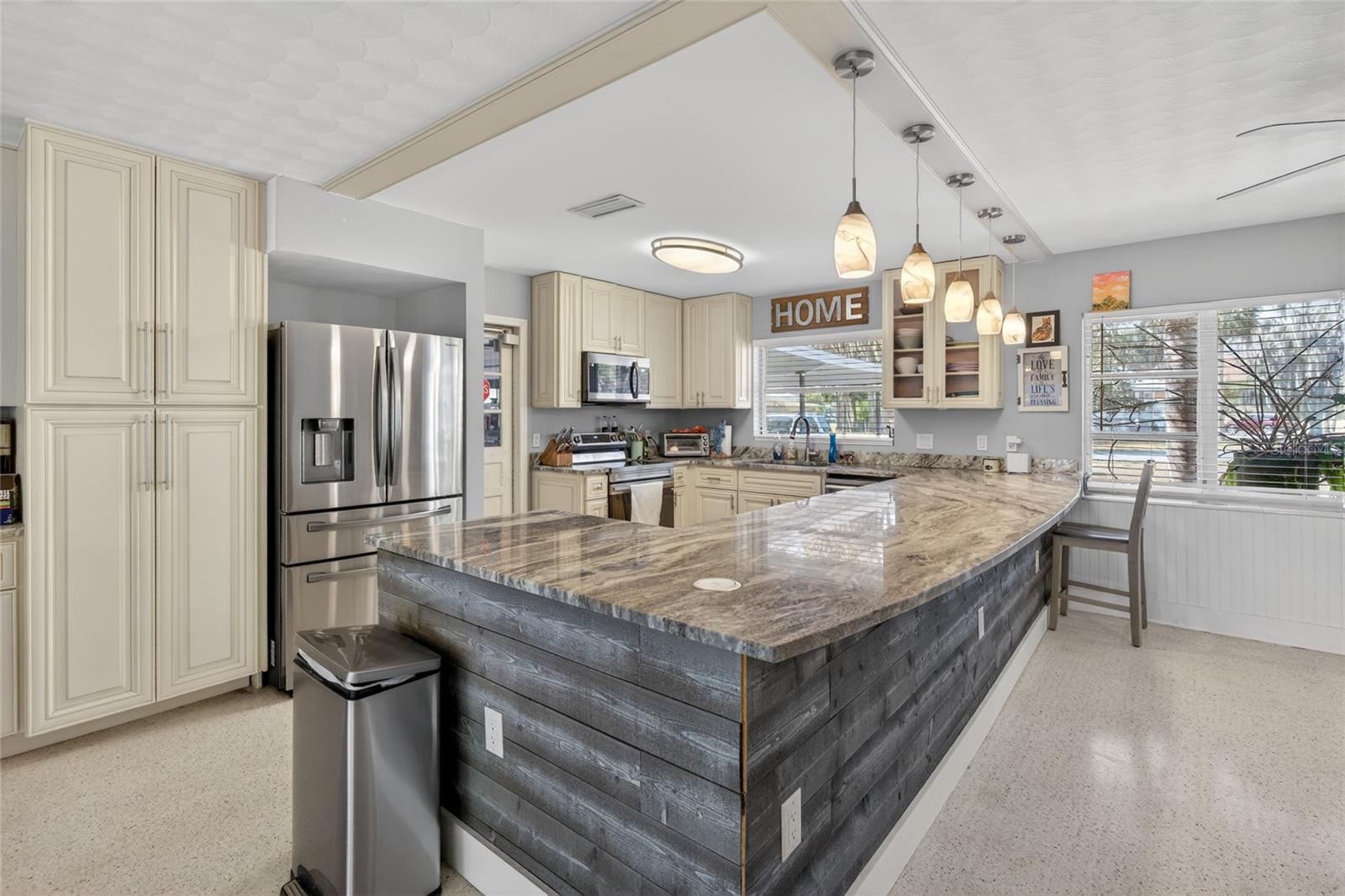 Image 5 of 41 For 1115 Kingsbay Drive