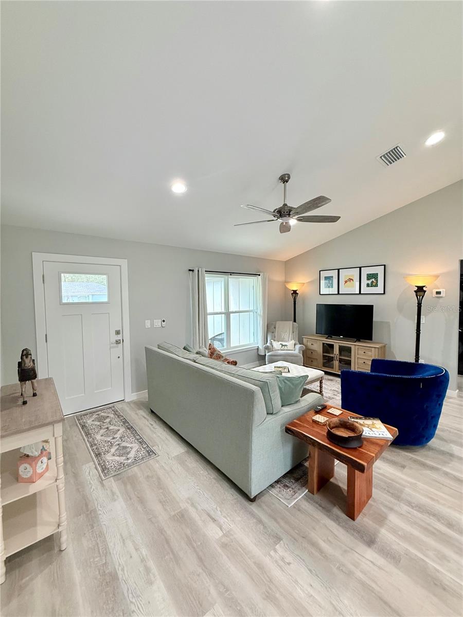 Image 5 of 13 For 6425 62nd Terrace