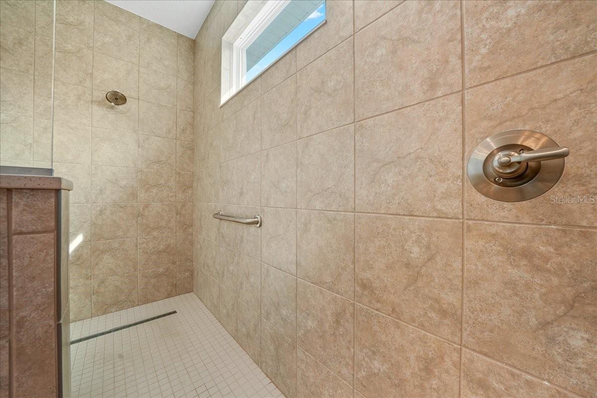 Image 30 of 69 For 10252 96th Loop