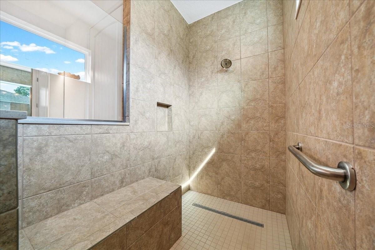 Image 31 of 69 For 10252 96th Loop