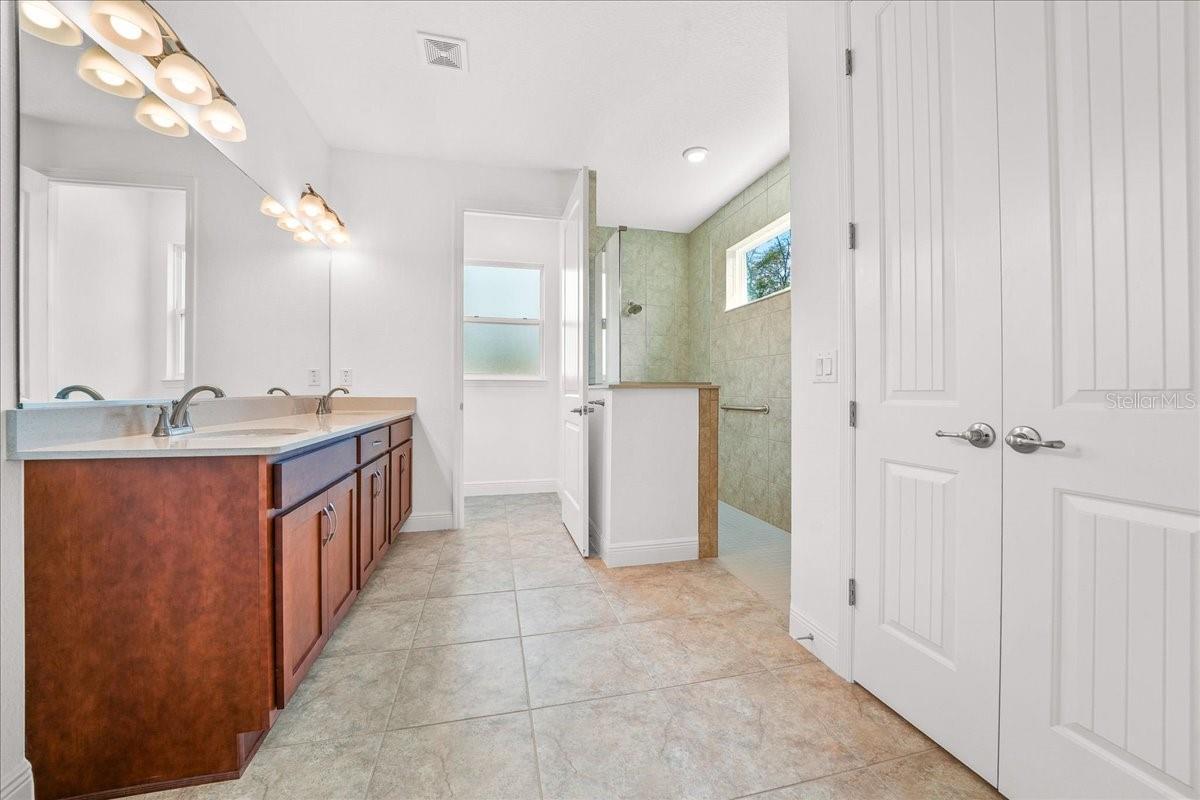 Image 35 of 69 For 10252 96th Loop