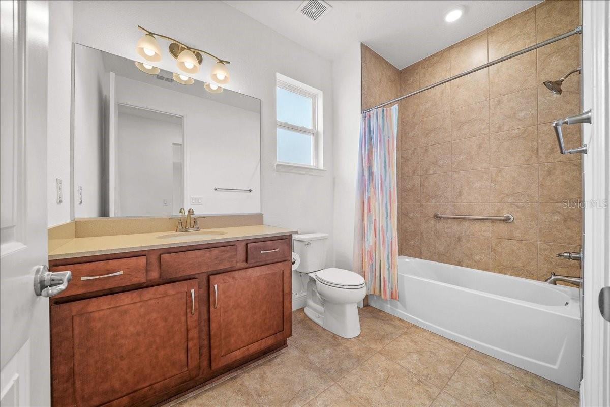 Image 37 of 69 For 10252 96th Loop