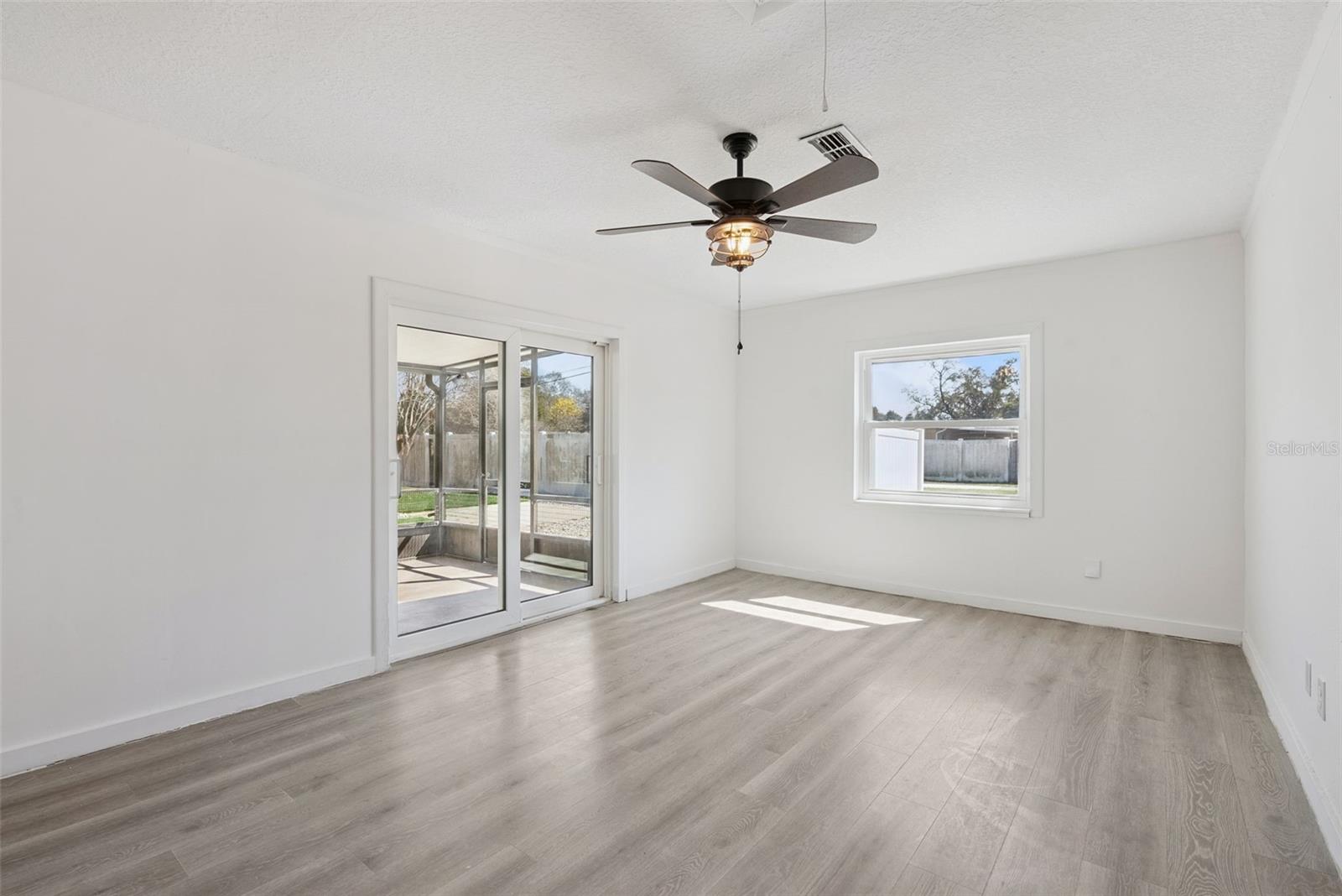 Image 14 of 51 For 3857 Martin Street