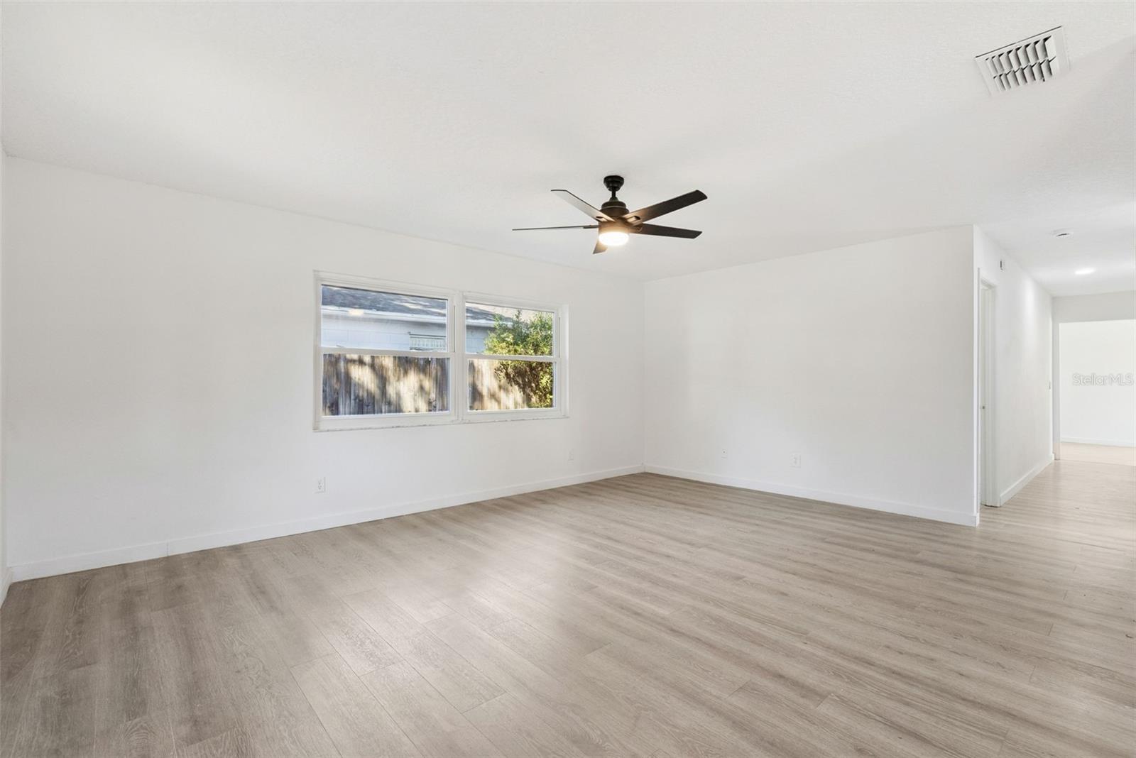 Image 17 of 51 For 3857 Martin Street