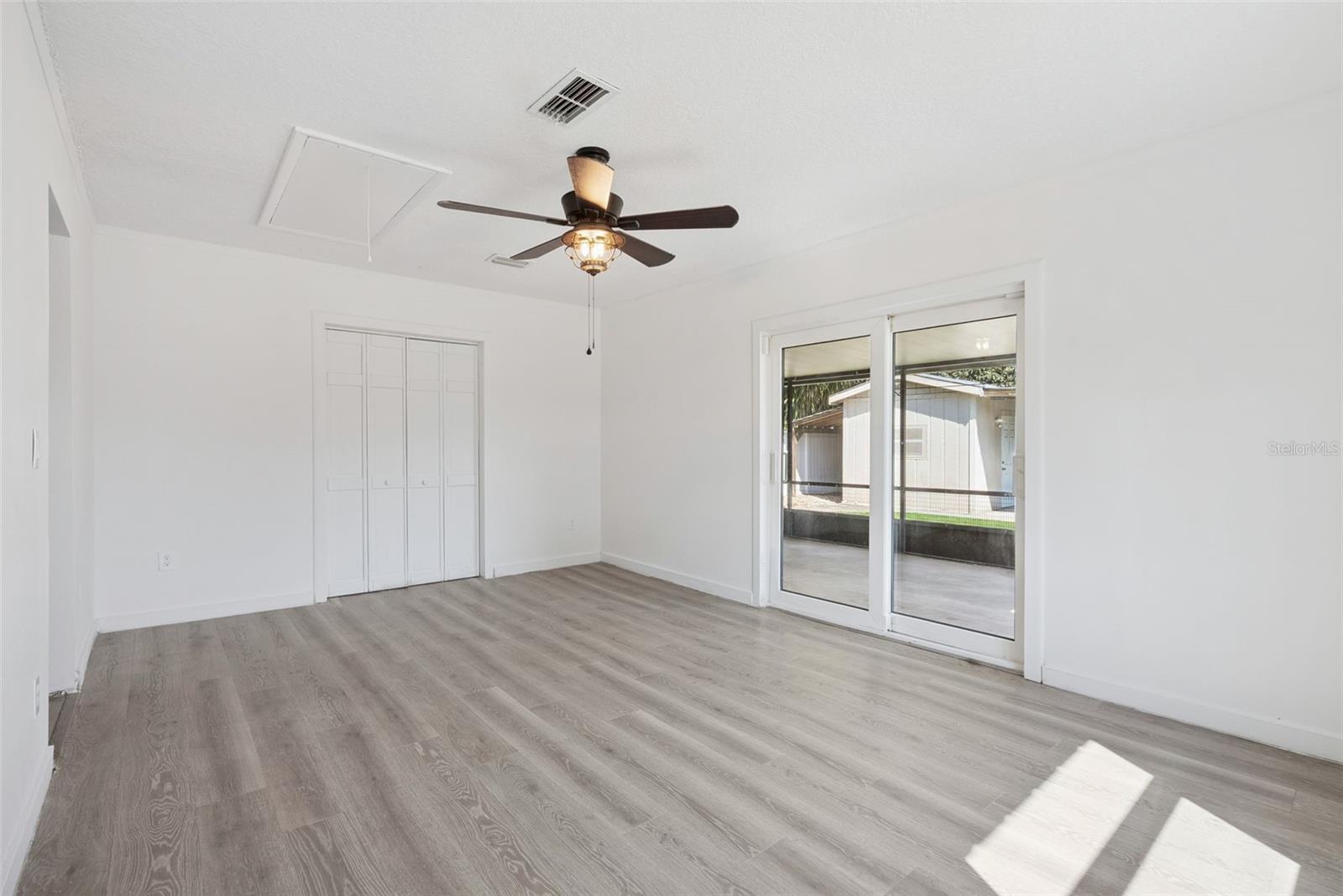 Image 18 of 51 For 3857 Martin Street