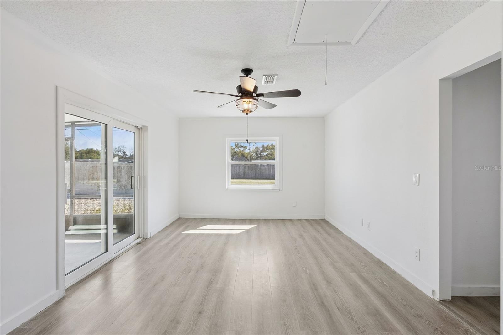 Image 19 of 51 For 3857 Martin Street