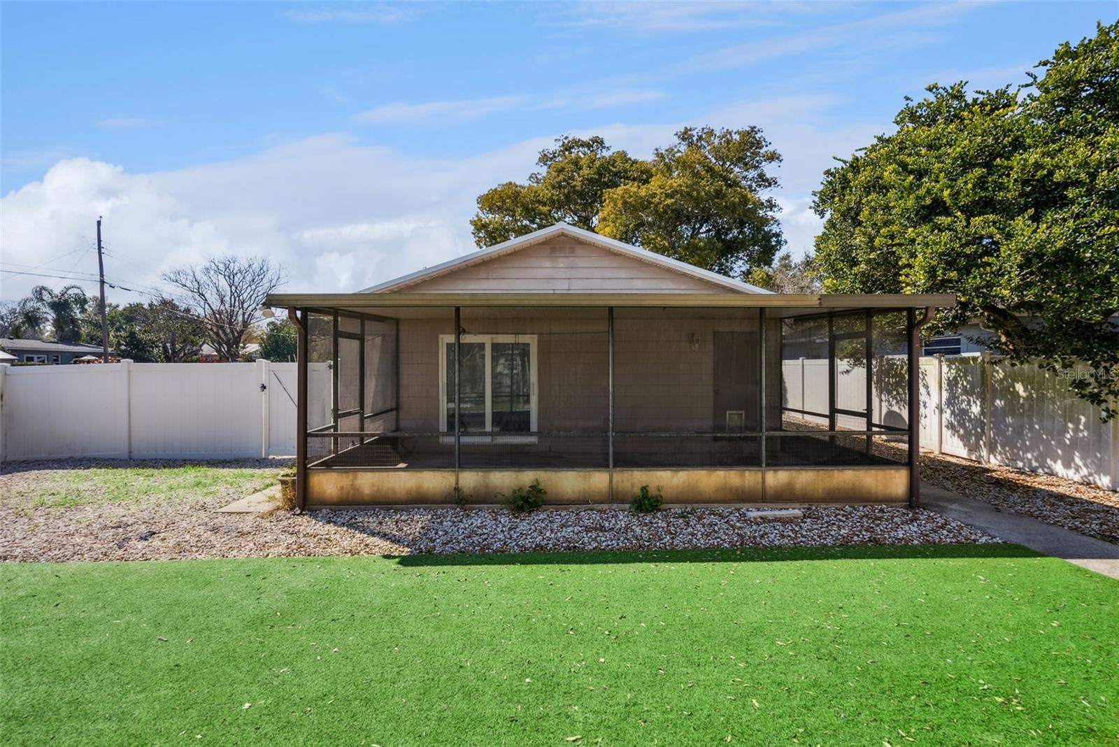 Image 32 of 51 For 3857 Martin Street