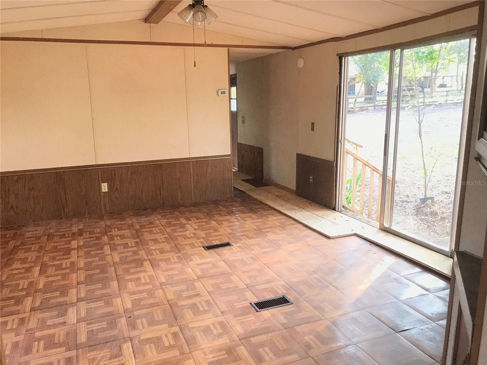 Image 10 of 34 For 11821 123rd Avenue