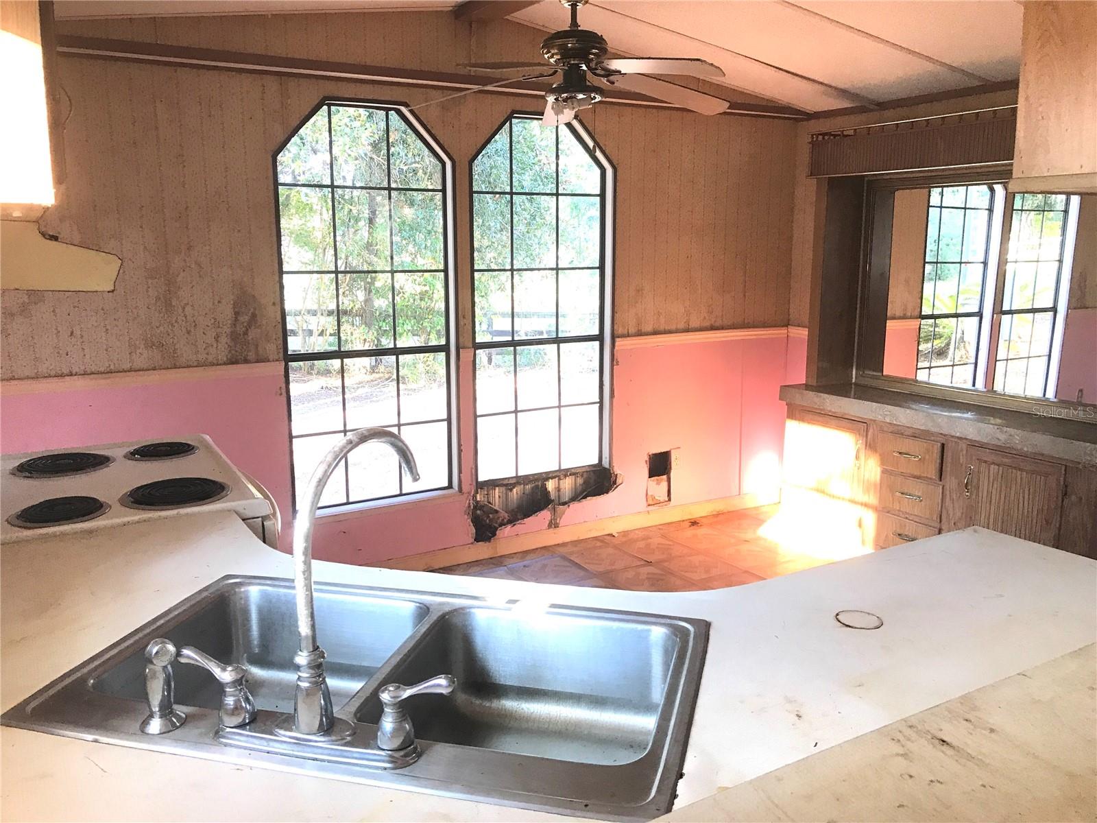 Image 11 of 34 For 11821 123rd Avenue