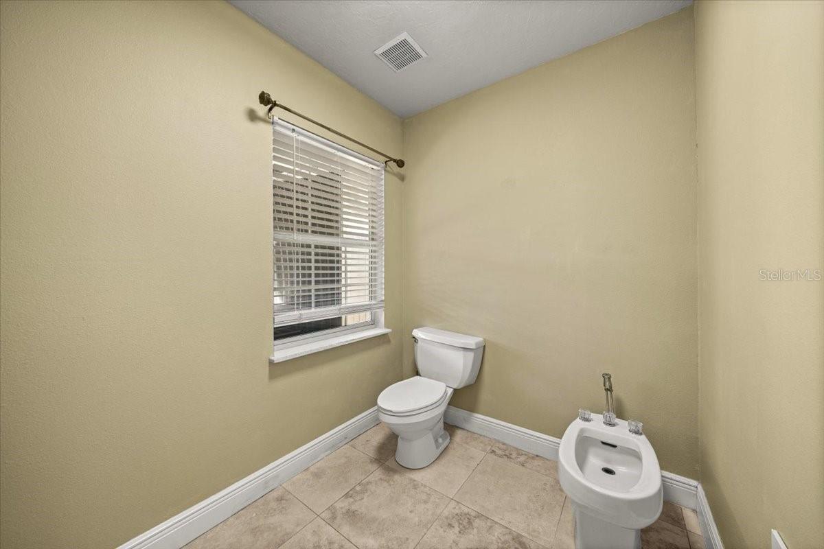 Image 27 of 69 For 2420 15th Street