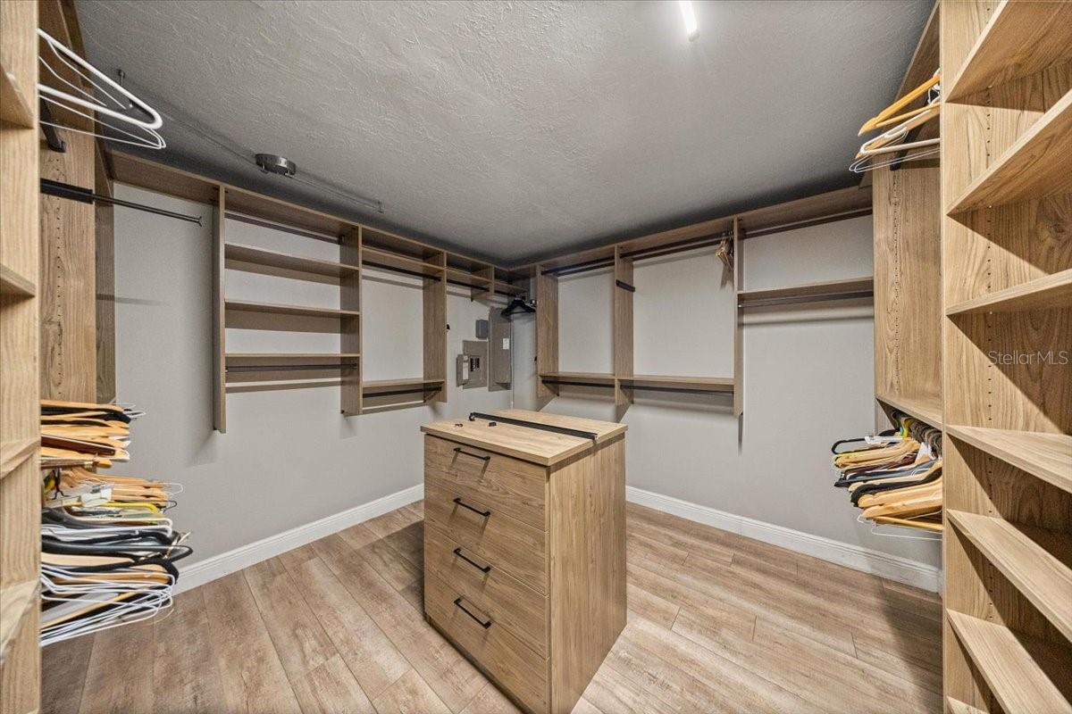 Image 28 of 69 For 2420 15th Street