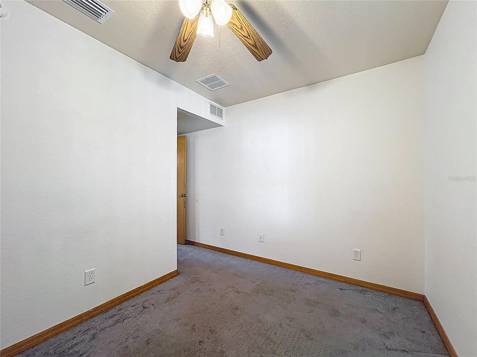 Listing photo id 18 for 295 Locust Pass