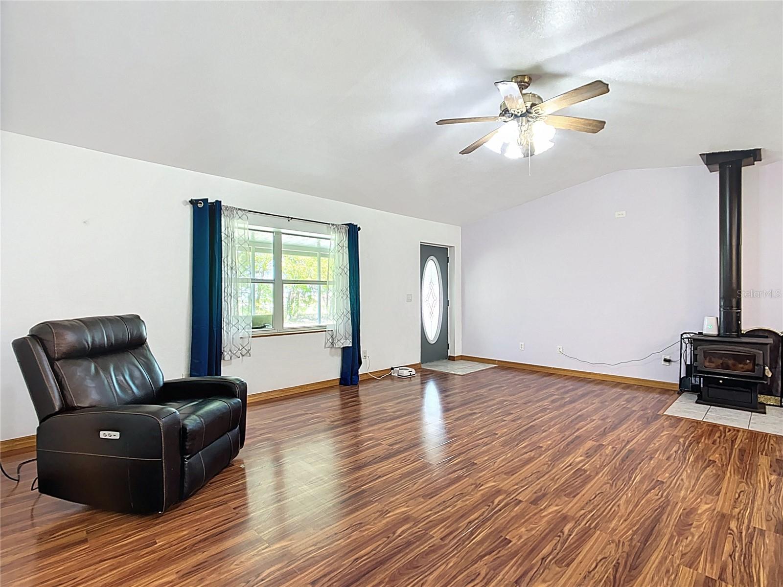 Listing photo id 2 for 295 Locust Pass