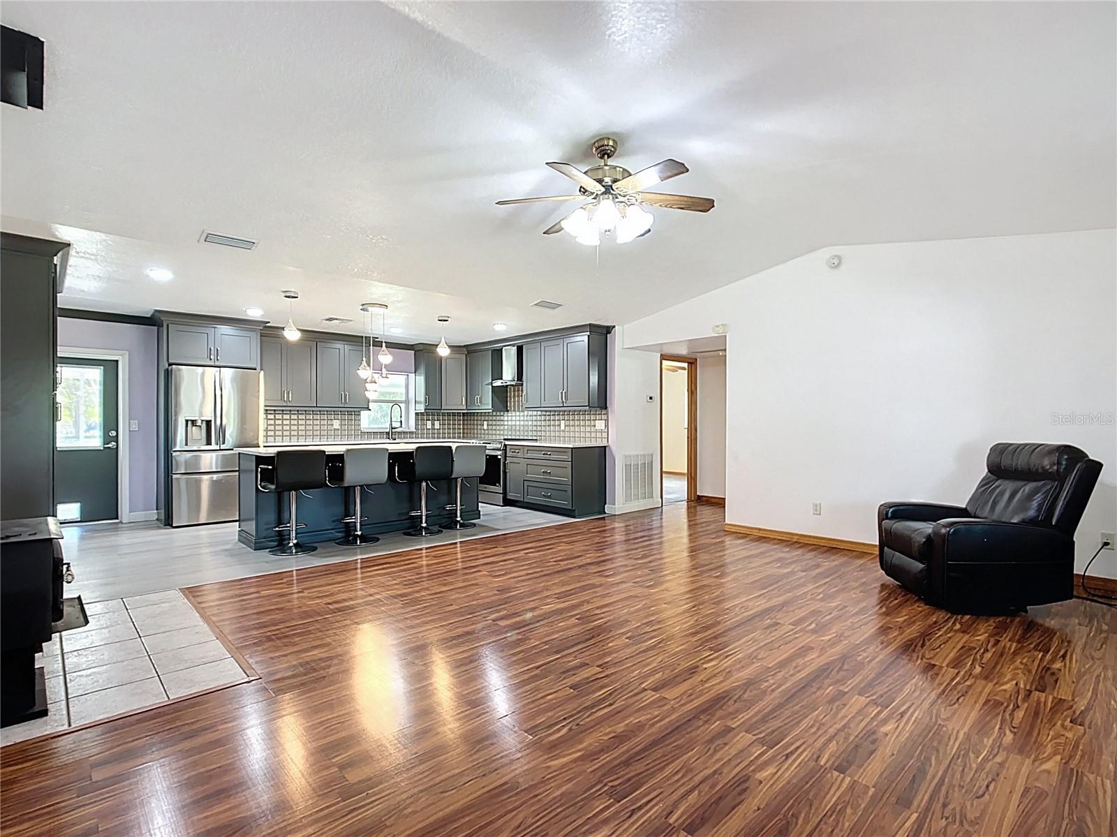 Listing photo id 3 for 295 Locust Pass