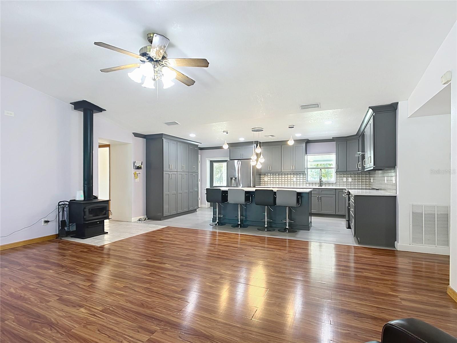 Listing photo id 4 for 295 Locust Pass