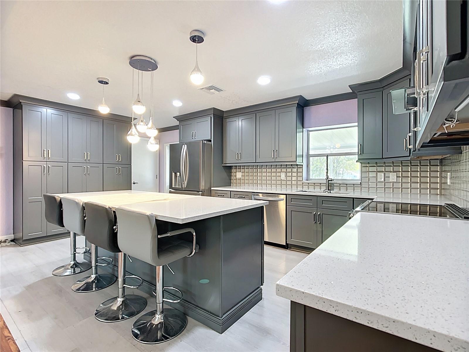 Listing photo id 5 for 295 Locust Pass