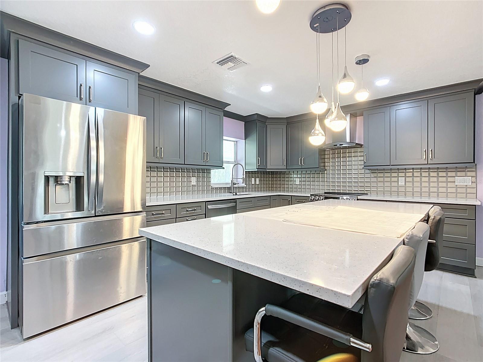 Listing photo id 6 for 295 Locust Pass