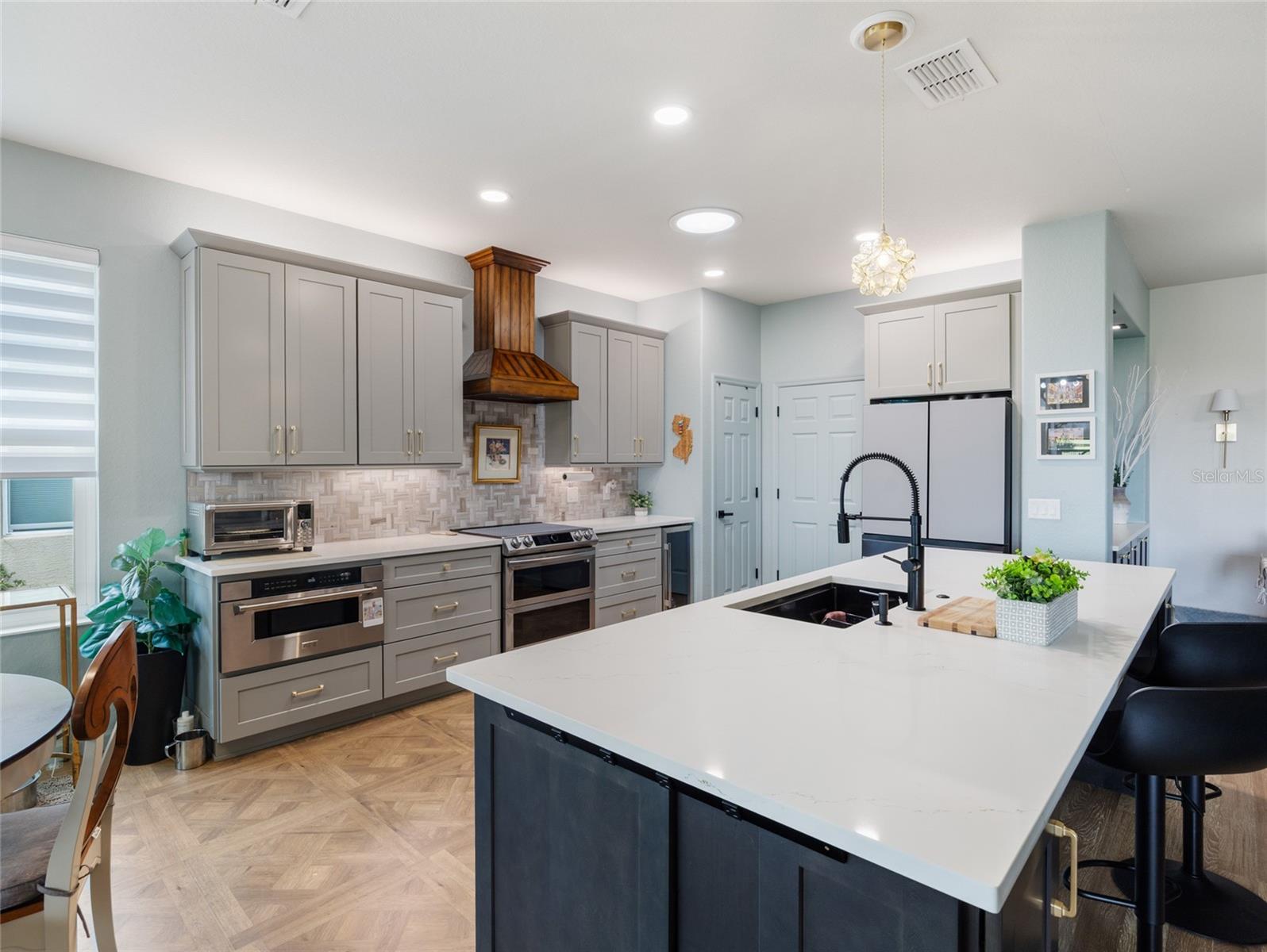 Image 7 of 23 For 7456 101st Court