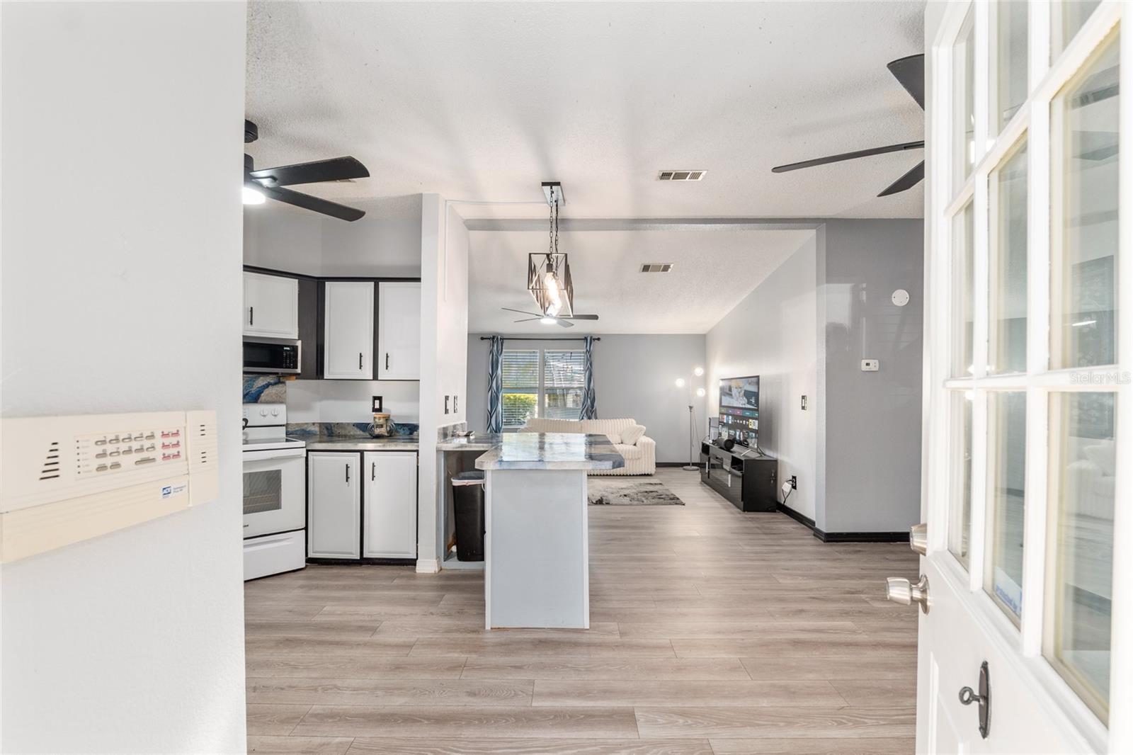 Image 12 of 70 For 6832 3rd Place