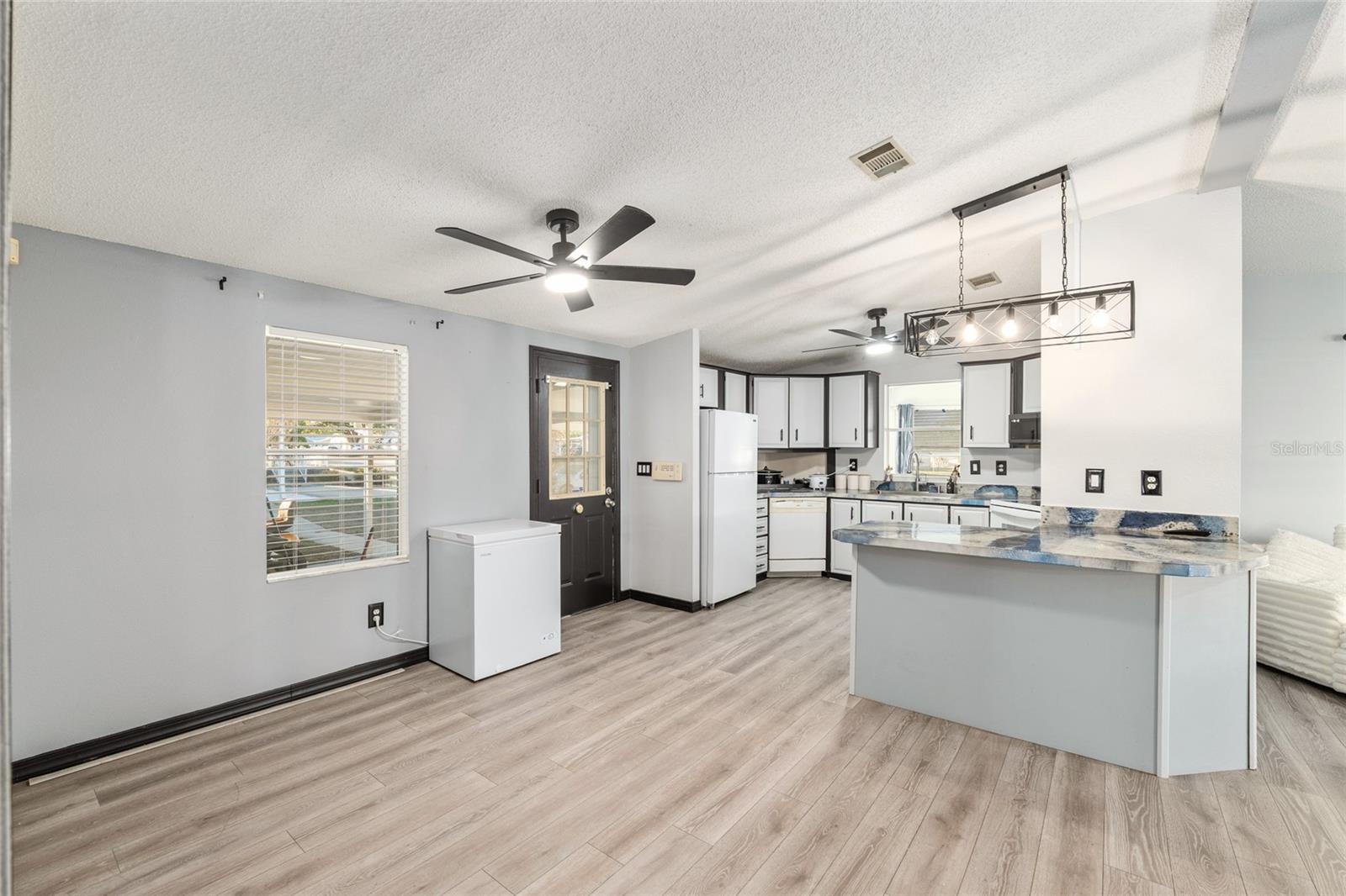 Image 15 of 70 For 6832 3rd Place