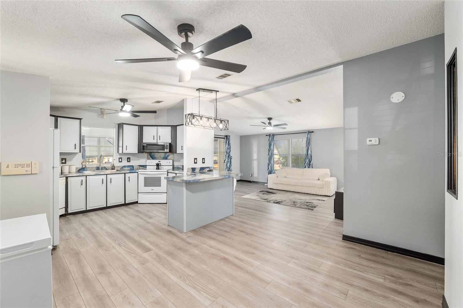 Image 16 of 70 For 6832 3rd Place