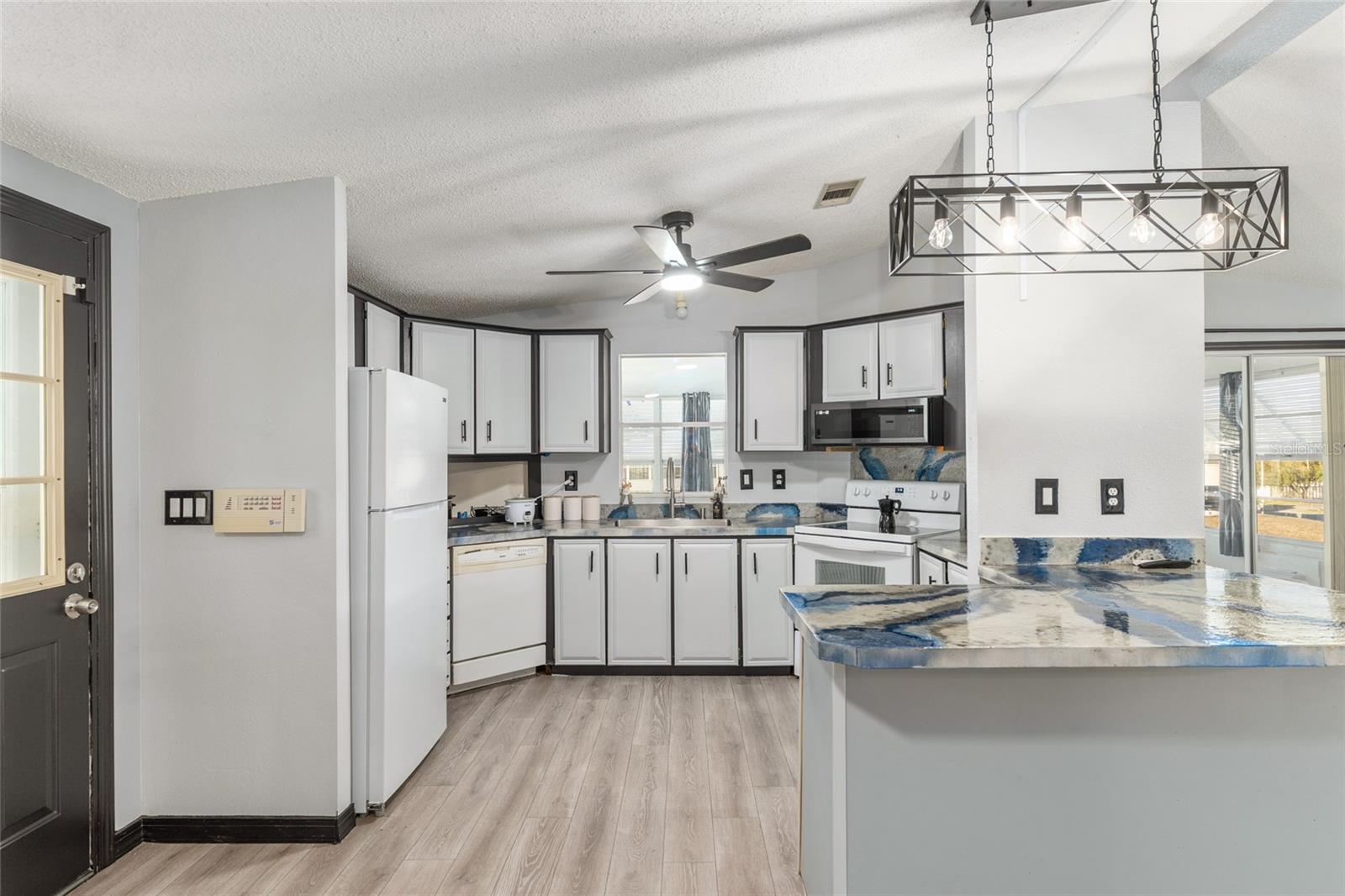 Image 17 of 70 For 6832 3rd Place