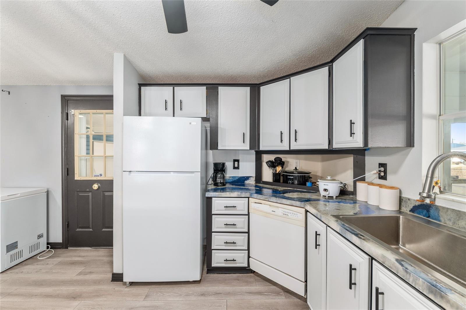 Image 21 of 70 For 6832 3rd Place