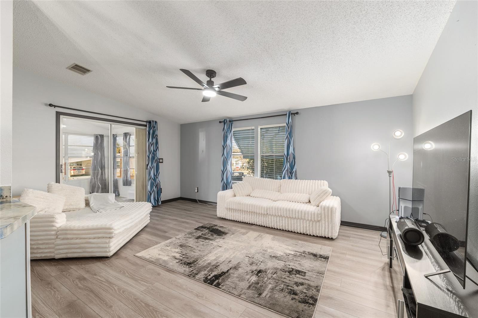 Image 22 of 70 For 6832 3rd Place