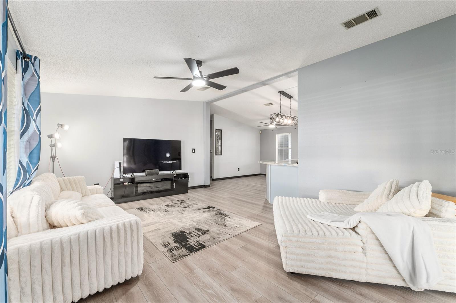 Image 25 of 70 For 6832 3rd Place