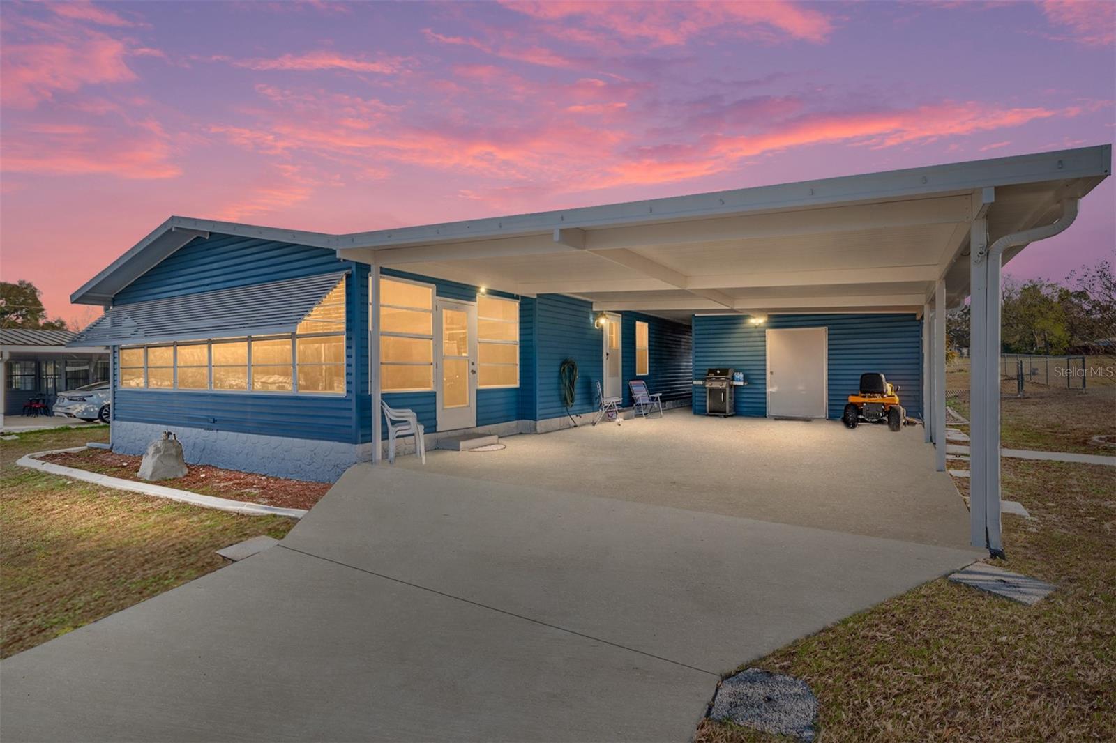 Image 4 of 70 For 6832 3rd Place