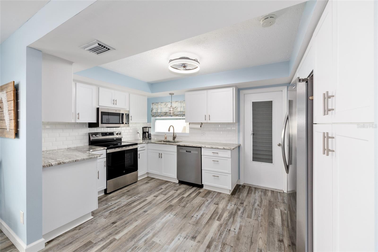 Image 14 of 47 For 11491 Riverhaven Drive