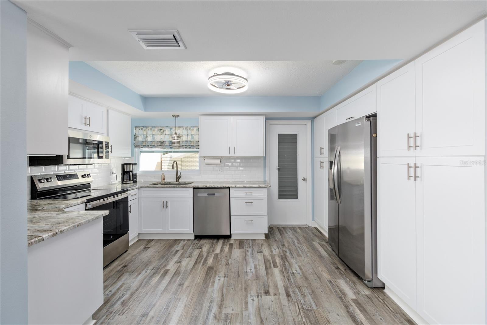 Image 15 of 47 For 11491 Riverhaven Drive