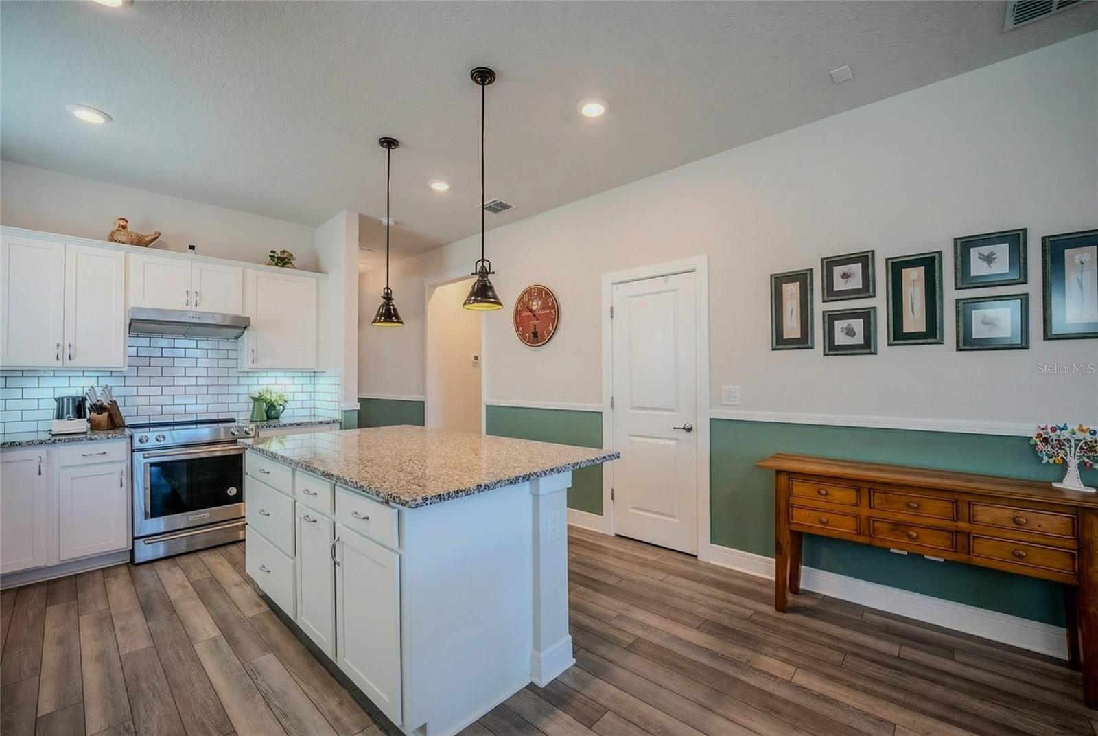 Image 8 of 42 For 6027 93rd Circle