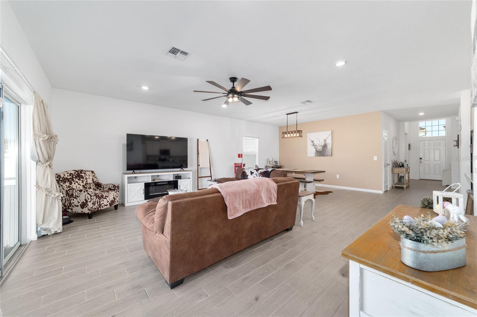 Image 18 of 77 For 4012 33rd Avenue