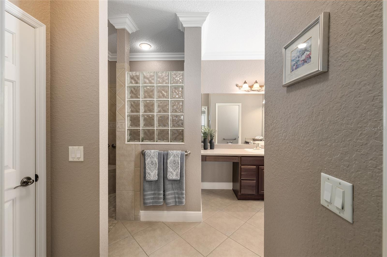 Image 17 of 34 For 533 Inner Circle