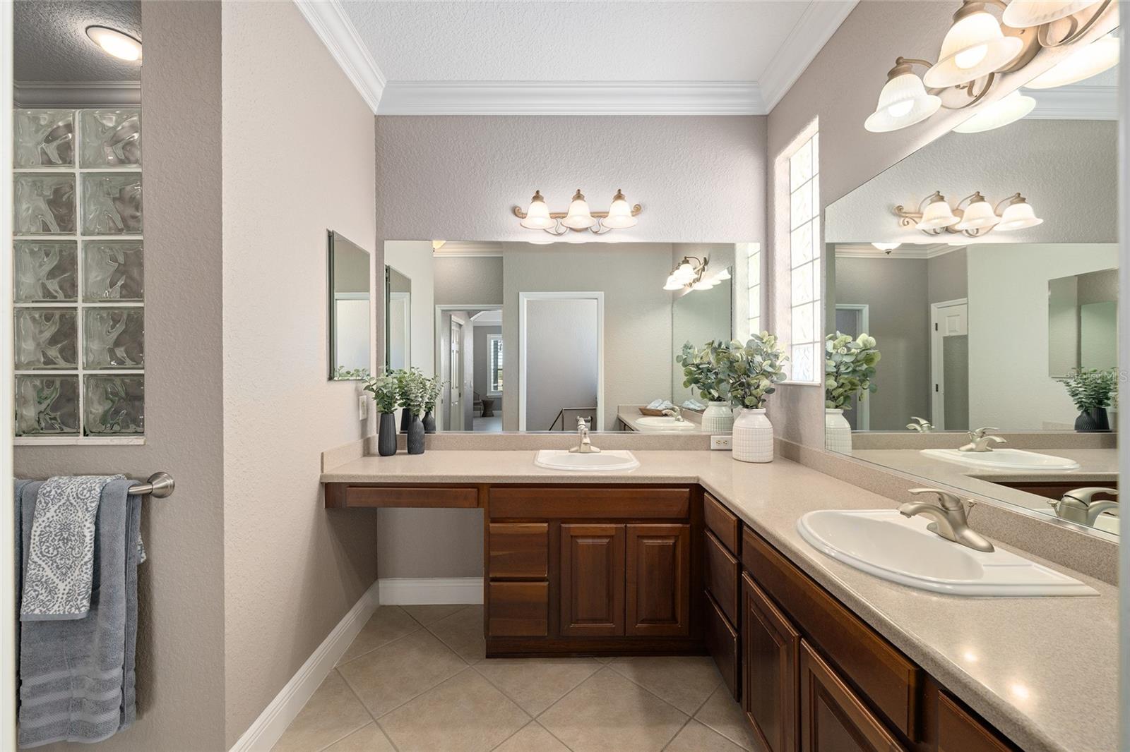 Image 18 of 34 For 533 Inner Circle