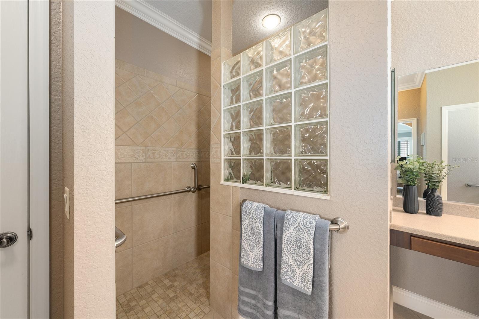 Image 19 of 34 For 533 Inner Circle