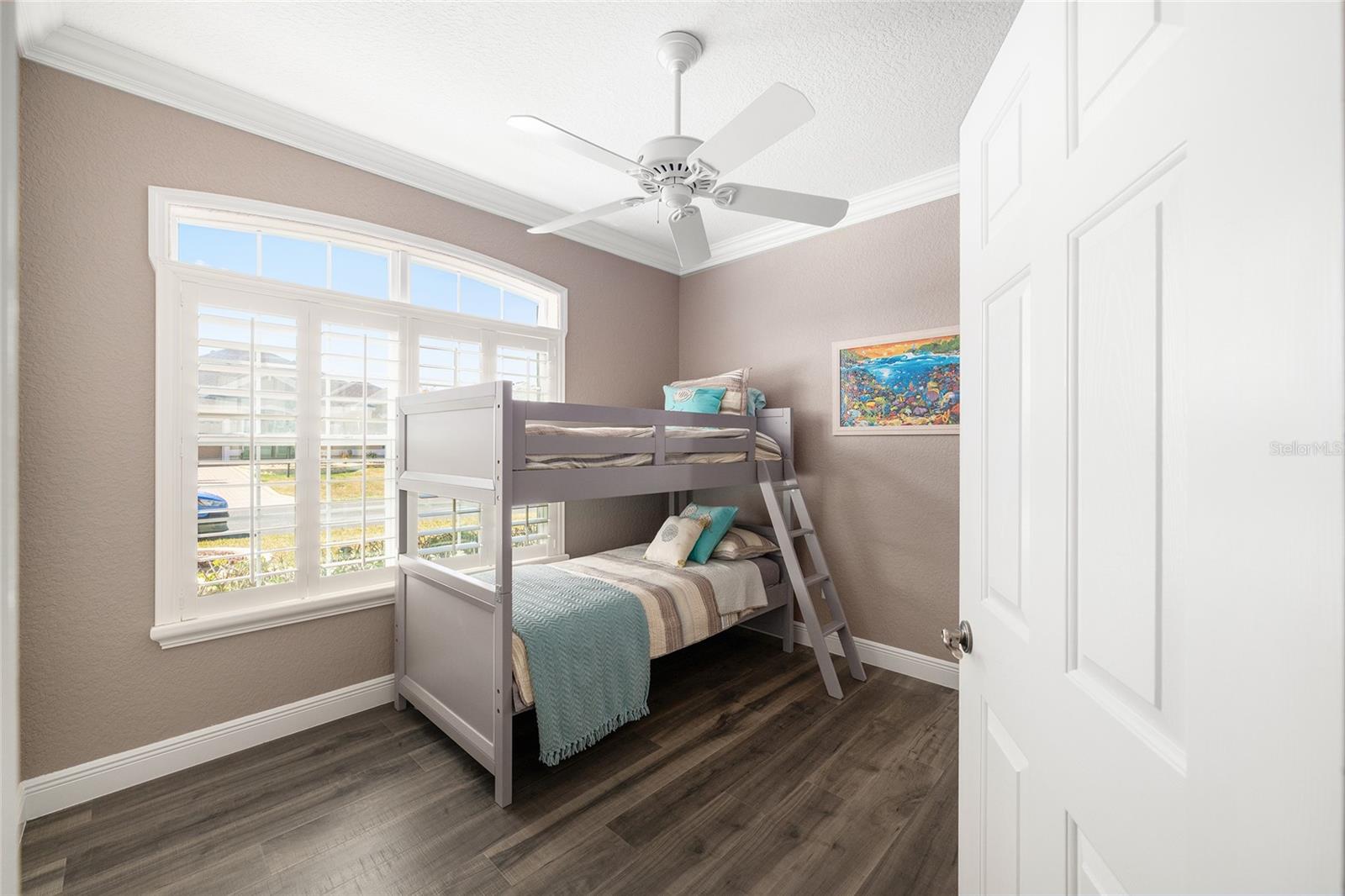 Image 20 of 34 For 533 Inner Circle